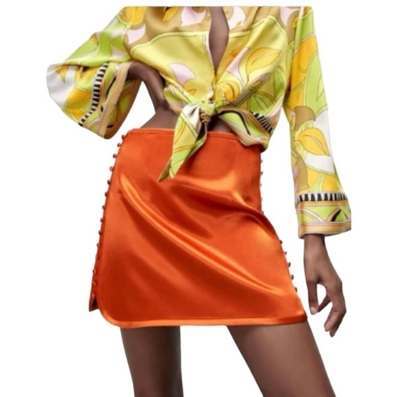Zara Side Button Satin Effect High Waisted Mini Short Skirt, Size M, NWT - Picture 3 of 11